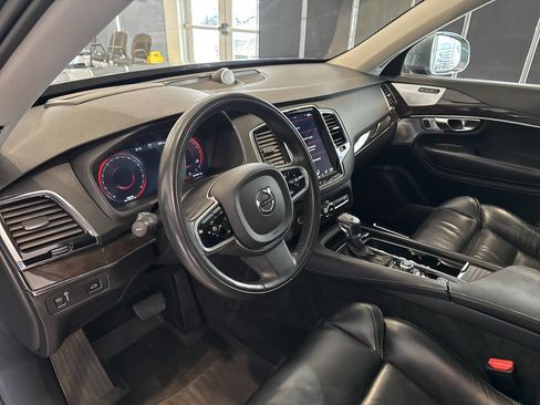 Used 2018 Volvo XC90 T6 Momentum w/ Convenience Package image 18