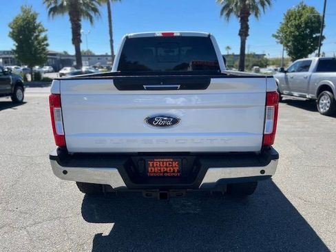 Used 2017 Ford F250 Lariat w/ Chrome Package image 7