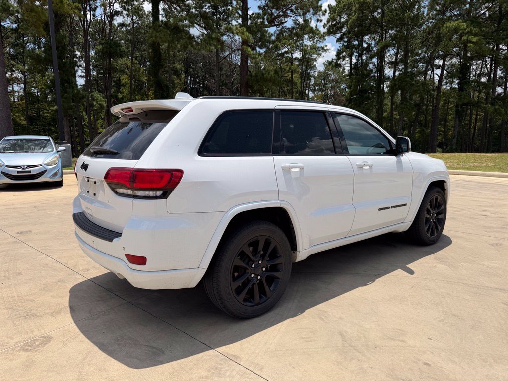 Used 2020 Jeep Grand Cherokee Altitude RWD image 4