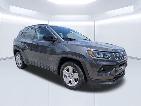 Used 2022 Jeep Compass Latitude FWD image 2