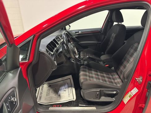 Used 2021 Volkswagen Golf 4-Door image 25