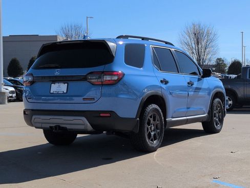 Certified 2025 Honda Pilot TrailSport image 6