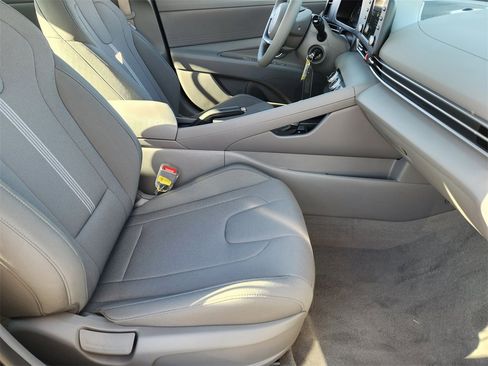 New 2025 Hyundai Elantra SE image 14