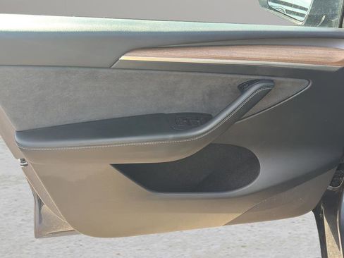 Used 2023 Tesla Model Y Long Range image 9