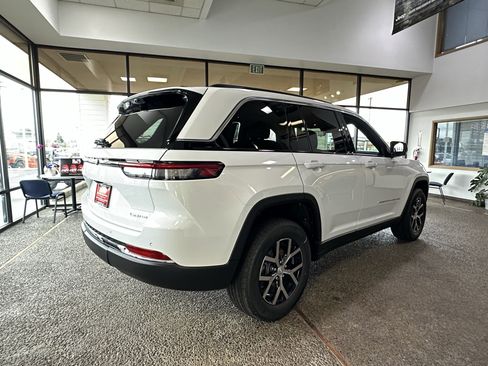 New 2025 Jeep Grand Cherokee Limited w/ Luxury Tech Group II AWD/4WD image 6