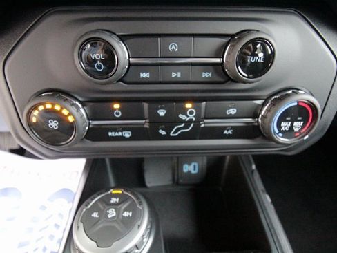 New 2025 Ford Bronco 4-Door image 24