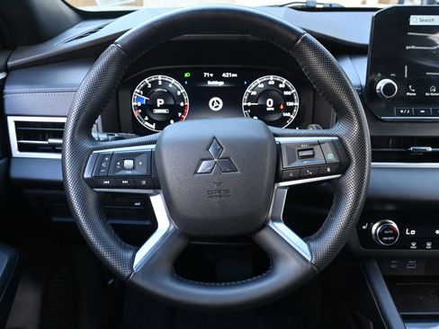 Used 2023 Mitsubishi Outlander SE image 23