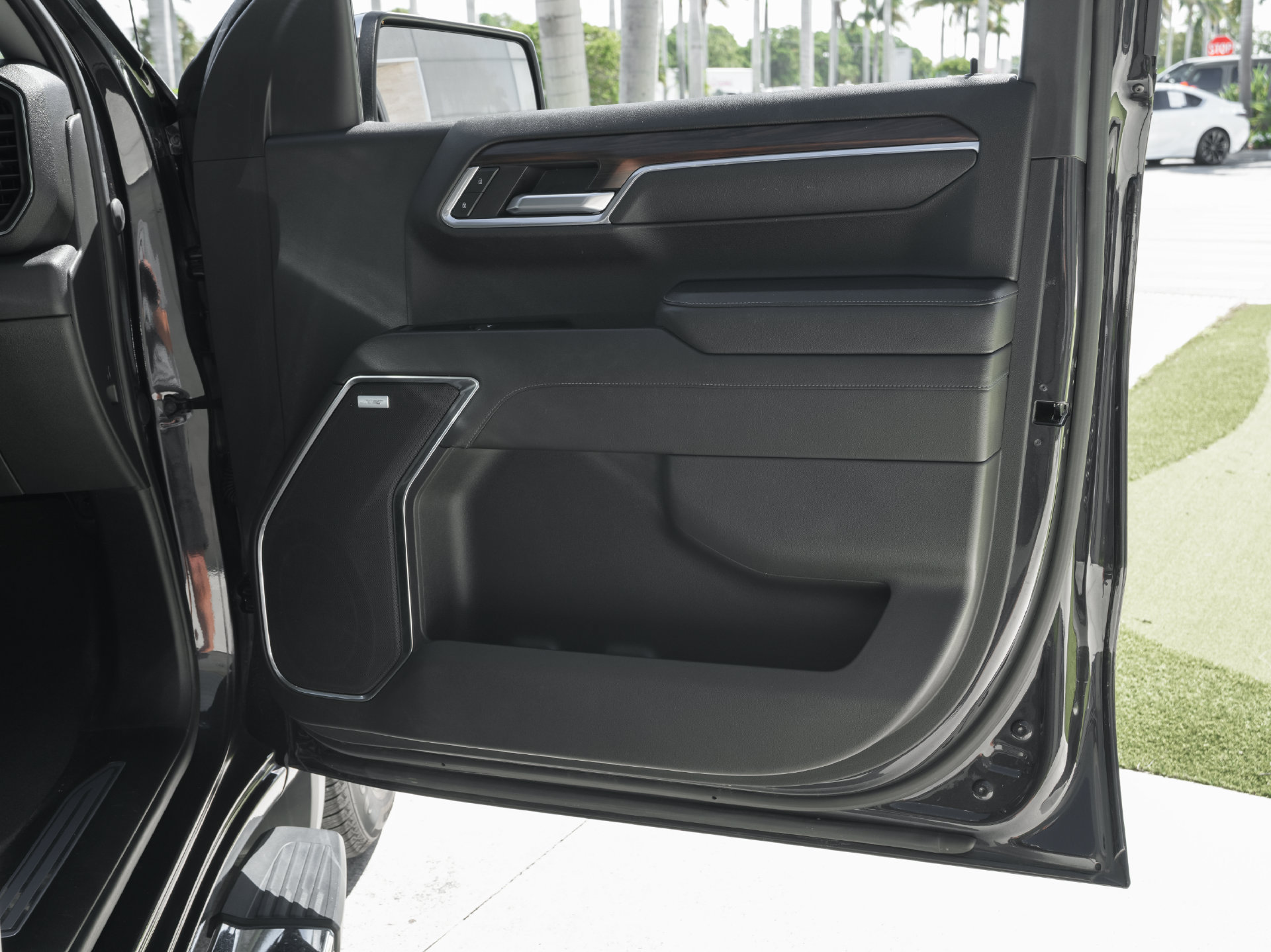 Used 2022 GMC Sierra 1500 SLT w/ SLT Premium Package RWD image 43