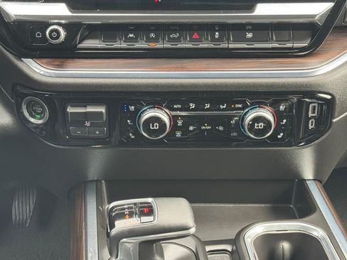 Used 2024 GMC Sierra 1500 SLT w/ SLT Convenience Package AWD/4WD image 12