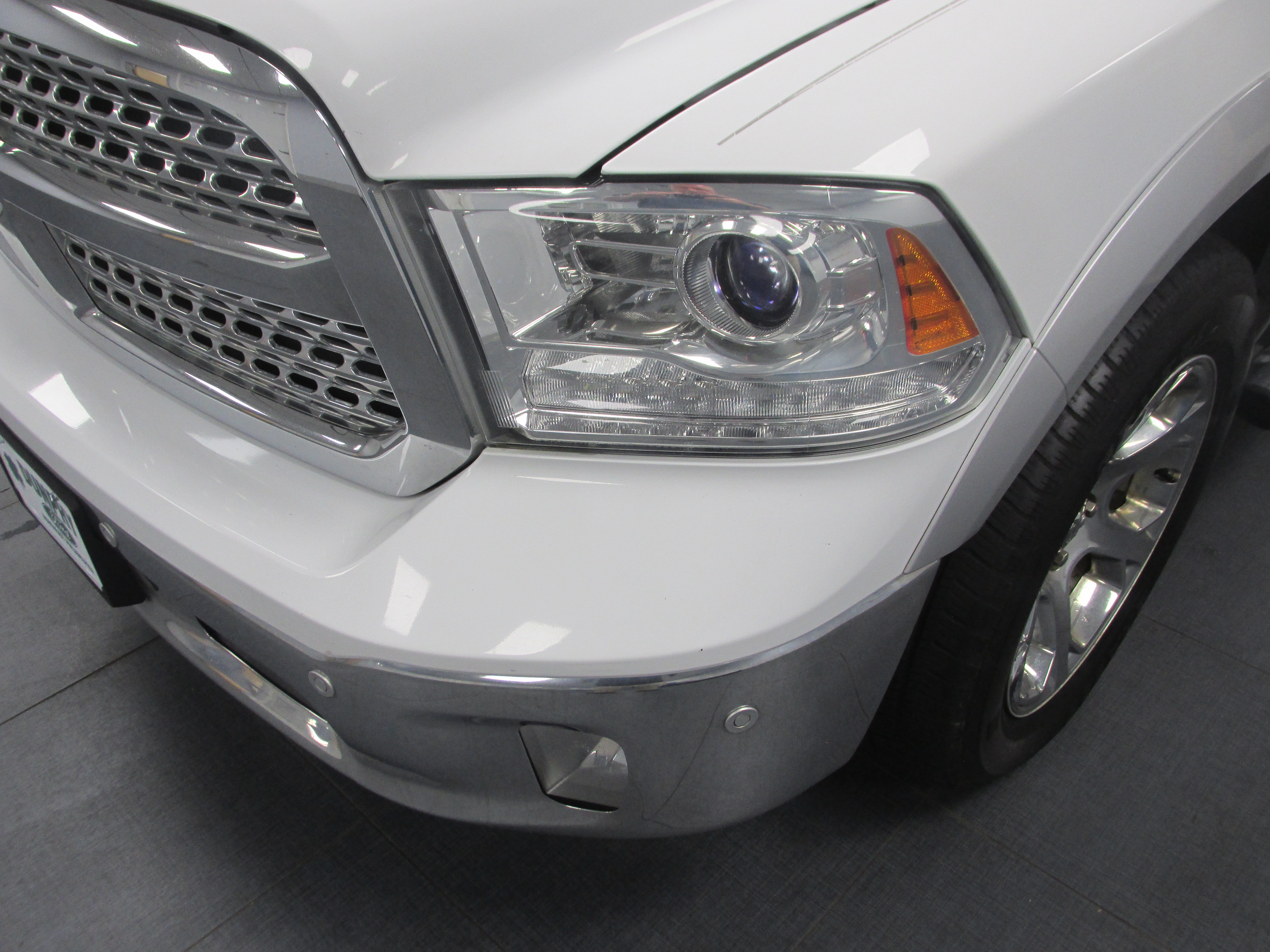 Used 2017 RAM 1500 Laramie w/ Convenience Group AWD/4WD image 9