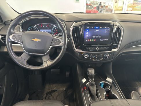 Used 2021 Chevrolet Traverse High Country w/ LPO, 'HIT The Road' Package AWD/4WD image 3