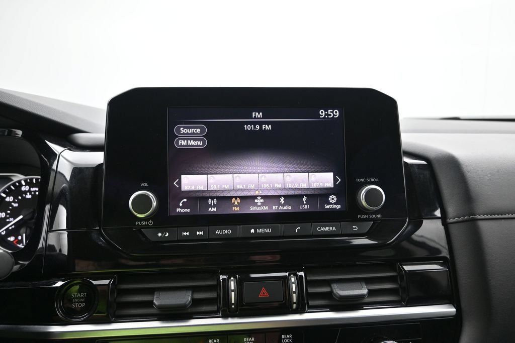 Used 2025 Nissan Pathfinder SV FWD image 15
