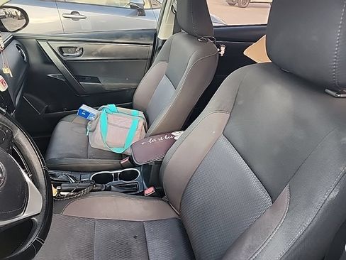 Used 2018 Toyota Corolla LE w/ Carpet Mat Package (TMS) FWD image 3