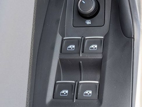 Used 2025 Volkswagen Jetta SE FWD image 15