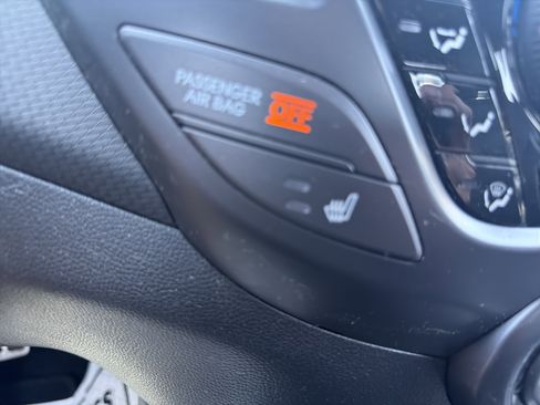 Used 2016 Hyundai Veloster Turbo FWD image 28