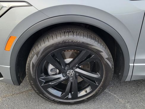 Certified 2024 Volkswagen Tiguan SE R-Line image 10