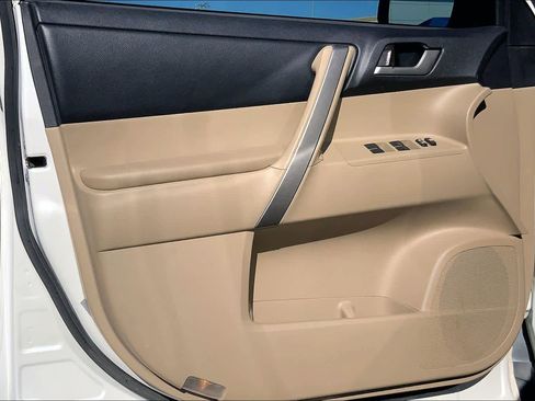 Used 2013 Toyota Highlander SE image 22