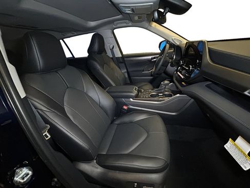 New 2026 Toyota Highlander Limited AWD/4WD image 15