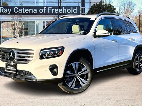 Used 2025 Mercedes-Benz GLB 250 4MATIC image 1