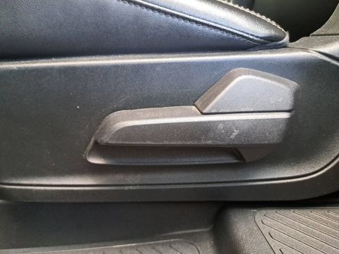 Used 2022 Ford Explorer XLT w/ Equipment Group 202A AWD/4WD image 13