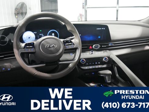 Used 2023 Hyundai Elantra SEL w/ Convenience Package image 13