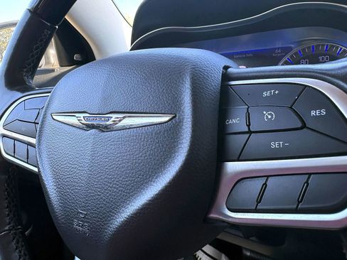 Used 2019 Chrysler 300 Limited image 11