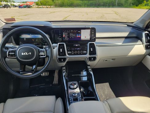 Used 2023 Kia Sorento SX Prestige w/ Panoramic Sunroof Package AWD/4WD image 19