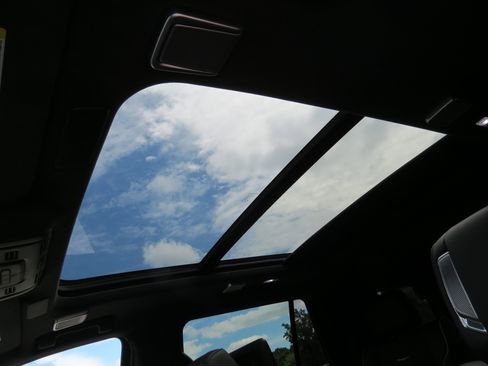 Certified 2024 Cadillac Escalade Sport Platinum w/ LPO, ONYX Package image 23