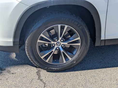 Used 2019 Toyota Highlander LE image 11