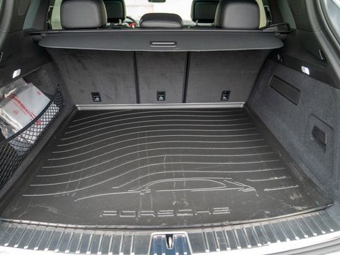 Used 2024 Porsche Cayenne image 28