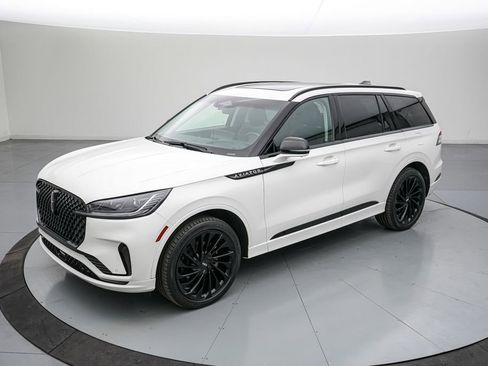 Used 2025 Lincoln Aviator Reserve w/ Luxury Package image 8