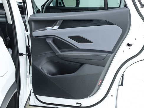 New 2026 Volkswagen Tiguan SE image 31