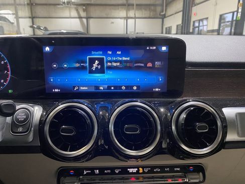 Used 2022 Mercedes-Benz GLB 250 image 7