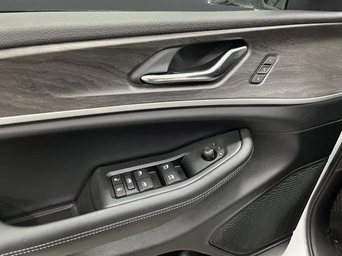 New 2025 Jeep Grand Cherokee L Limited w/ Luxury Tech Group II image 29