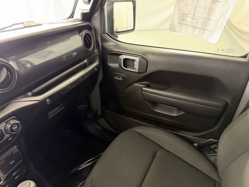 Used 2022 Jeep Wrangler Unlimited Sport AWD/4WD image 23