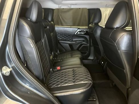 Used 2024 Mitsubishi Outlander SEL AWD/4WD image 18