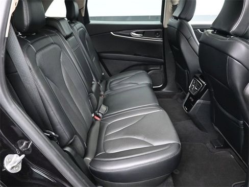 Used 2022 Lincoln Nautilus Reserve w/ Equipment Group 201A image 14