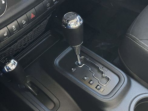 Used 2017 Jeep Wrangler Unlimited Sahara AWD/4WD image 47