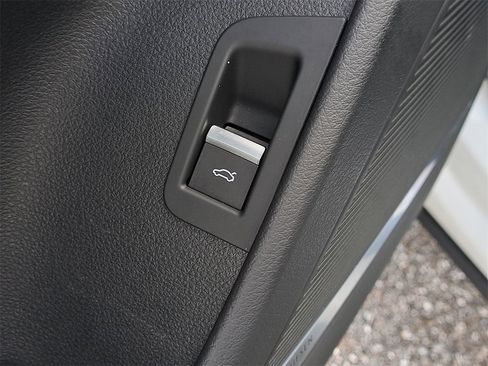 Certified 2024 Audi Q8 Premium Plus image 20