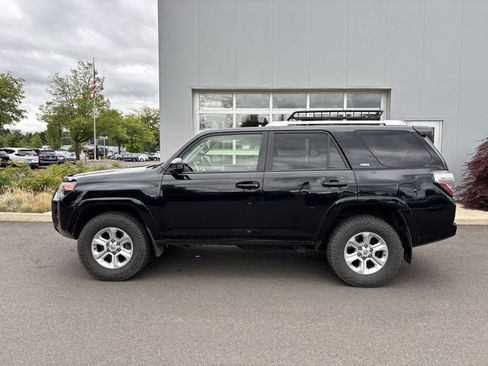 Used 2014 Toyota 4Runner SR5 AWD/4WD image 2