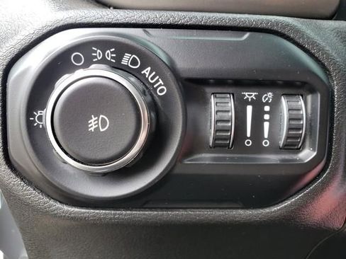 Used 2018 Jeep Wrangler Unlimited Sport S AWD/4WD image 25