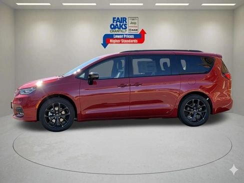 New 2026 Chrysler Pacifica Select w/ S Appearance Package FWD image 11