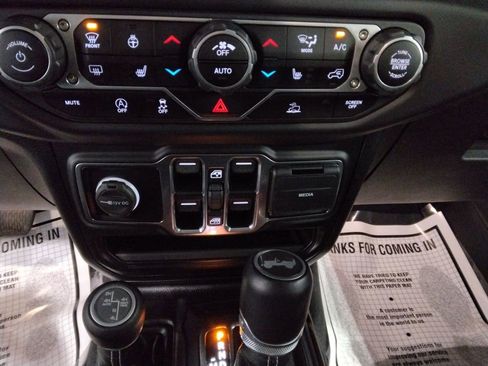 Used 2021 Jeep Wrangler Unlimited Sahara w/ Uconnect 4C Nav & Sound Group image 23