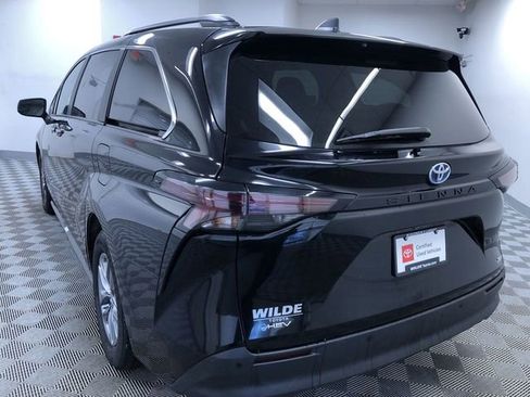 Certified 2025 Toyota Sienna XLE image 12