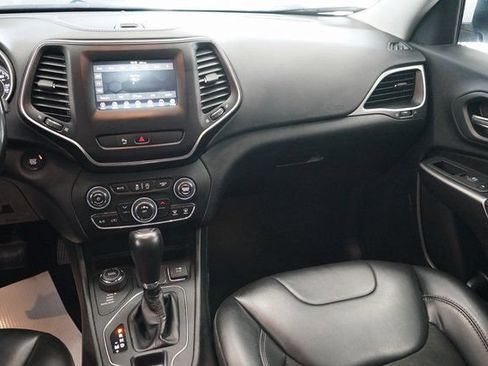 Used 2020 Jeep Cherokee Latitude Plus w/ Cold Weather Group AWD/4WD image 11