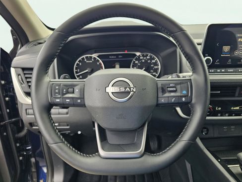 Used 2025 Nissan Rogue SV FWD image 19