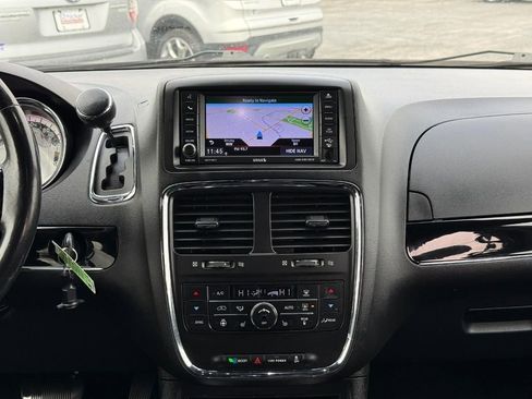 Used 2019 Dodge Grand Caravan SXT w/ Driver Convenience Group image 13