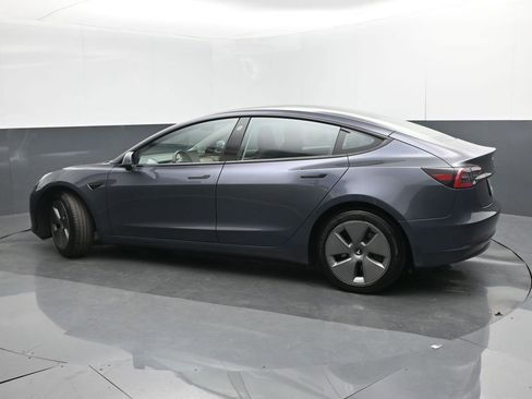 Used 2023 Tesla Model 3 Standard Range image 3