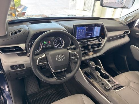 Used 2022 Toyota Highlander Platinum image 19