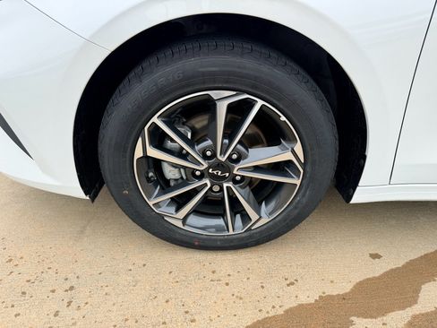 Used 2023 Kia Forte LXS w/ LXS Technology Package FWD image 27